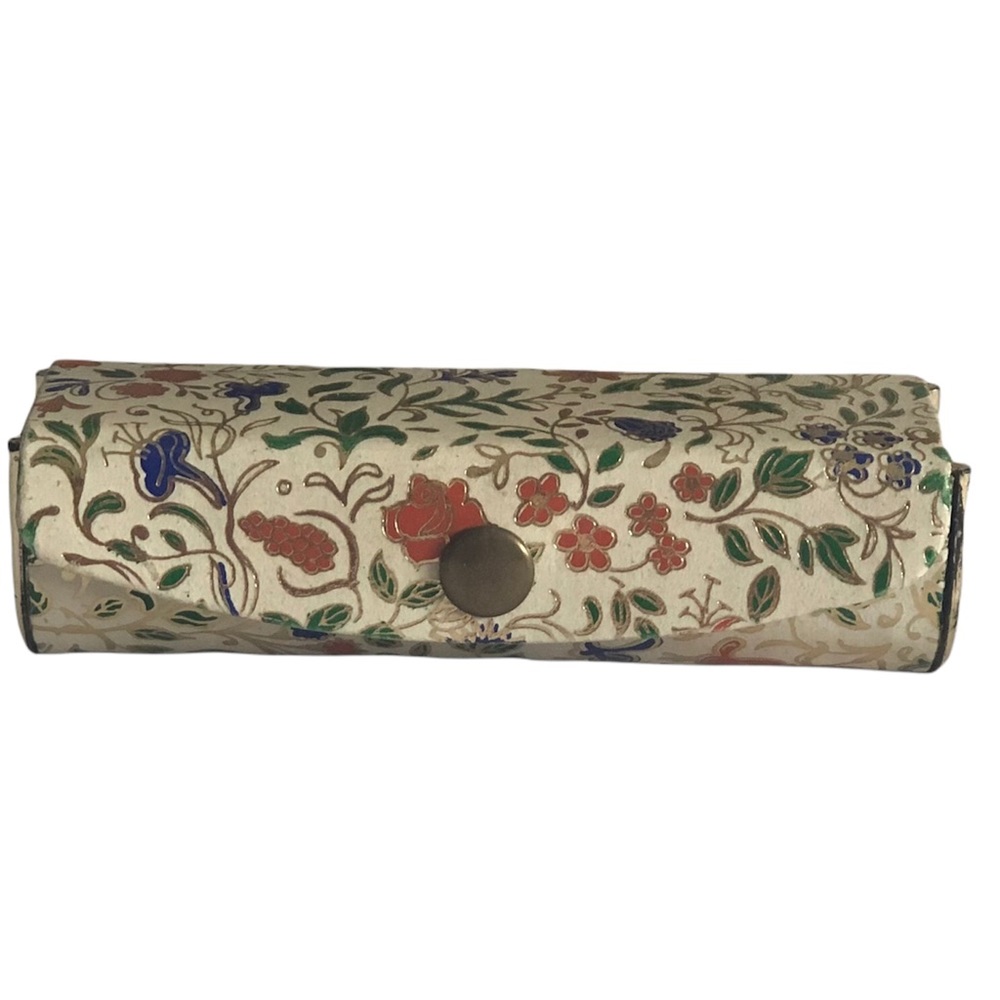 Lipstick Floral Vintage Case with mirror and a snap enclosure with engraved ends
